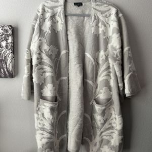 XL The Limited Cardigan Shrug Embroidered